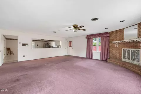 Living - 114 Castle Cir, Smithfield, NC 27577 photo 2 of 5
