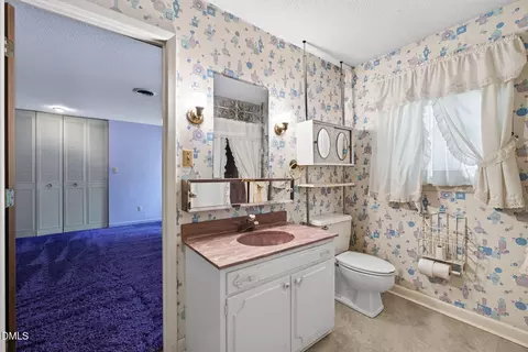 Bath - 114 Castle Cir, Smithfield, NC 27577 photo 1 of 3