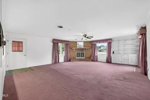 Living - 114 Castle Cir, Smithfield, NC 27577 photo 1 of 5