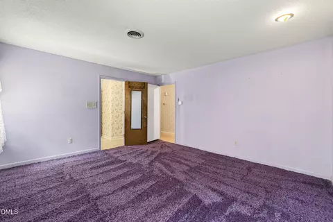 Bedroom - 114 Castle Cir, Smithfield, NC 27577 photo 2 of 4