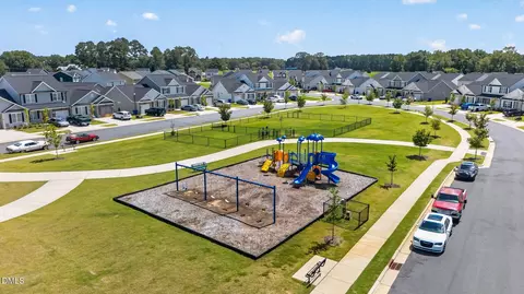 View/Area - 214 Sunfish St, Smithfield, NC 27577 photo 2 of 7