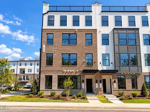 1400 Granholm Rd #302, Cary, NC 27519