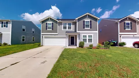 135 Maple Tree Ln, Clayton, NC 27527