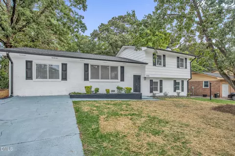 1515 Grandview Dr, Fayetteville, NC 28314