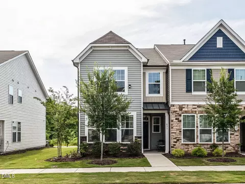 431 Channel Drop Dr, Clayton, NC 27520