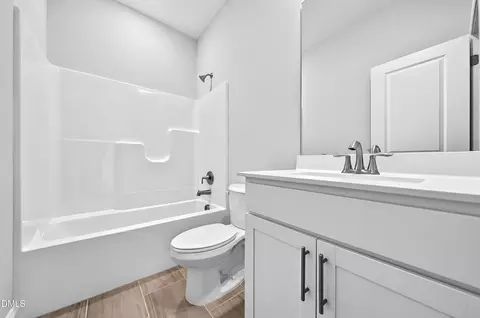 Bath - 412 Cedar Barn Ln, Garner, NC 27529 photo 4 of 5