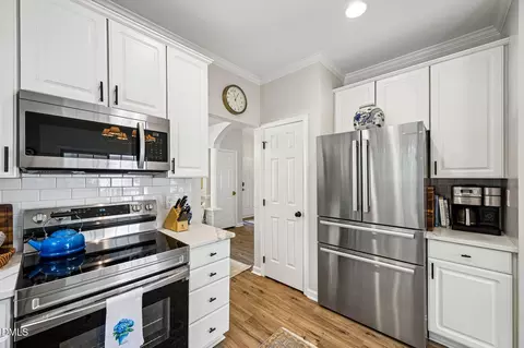 Kitchen - 300 Burnt Pine Ct, Apex, NC 27502 photo 4 of 5