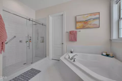Bath - 901 S Bend Dr, Durham, NC 27713 photo 2 of 4