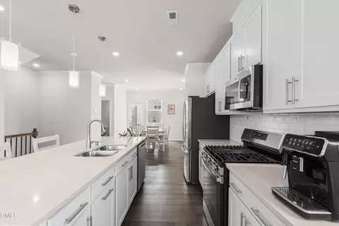 Kitchen - 455 Deercroft Dr, Apex, NC 27539 photo 5 of 5