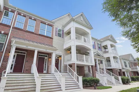 10330 Sablewood Dr, Raleigh, NC 27617
