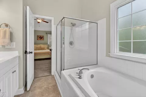 Bath - 956 E Durness Ct, Wake Forest, NC 27587 photo 2 of 4