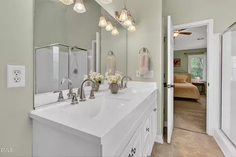 Bath - 956 E Durness Ct, Wake Forest, NC 27587 photo 3 of 4