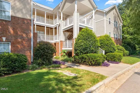 514 Glenolden Ct, Cary, NC 27513
