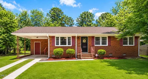5233 Butternut Dr, Fayetteville, NC 28304