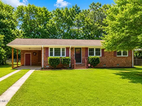 5233 Butternut Dr, Fayetteville, NC 28304