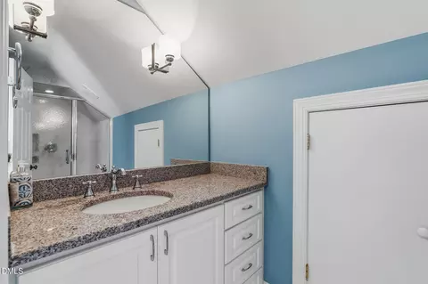 Bath - 1328 Brooks Ave, Raleigh, NC 27607 photo 5 of 7