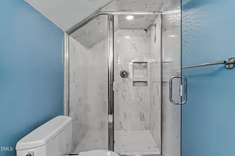 Bath - 1328 Brooks Ave, Raleigh, NC 27607 photo 6 of 7