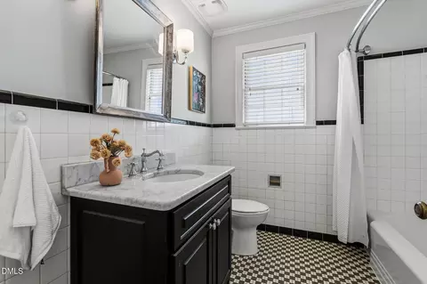 Bath - 1328 Brooks Ave, Raleigh, NC 27607 photo 4 of 7