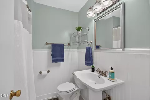 Bath - 606 Crestview Dr, Durham, NC 27712 photo 5 of 6