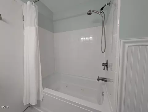 Bath - 606 Crestview Dr, Durham, NC 27712 photo 6 of 6