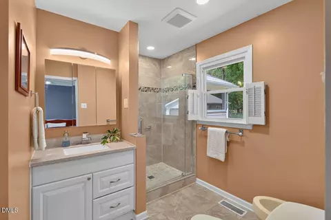 Bath - 606 Crestview Dr, Durham, NC 27712 photo 1 of 6