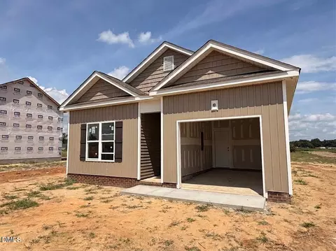 121 Longfield Ct, Dunn, NC 28334