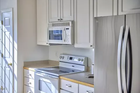 Kitchen - 58 Scottish Ln, Durham, NC 27707 photo 6 of 7
