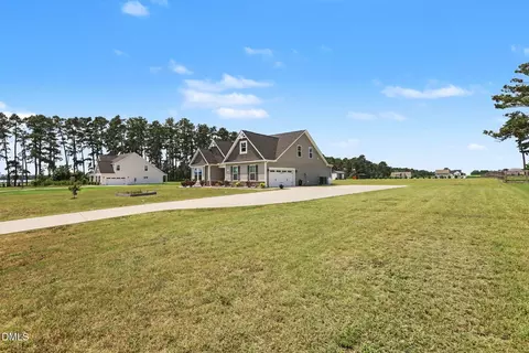 157 Sweet Grass Ln, Raeford, NC 28376