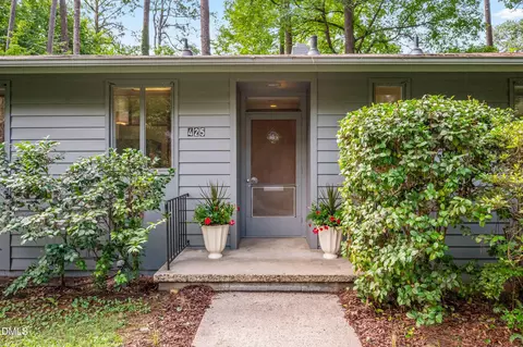 425 Brookside Dr, Chapel Hill, NC 27516