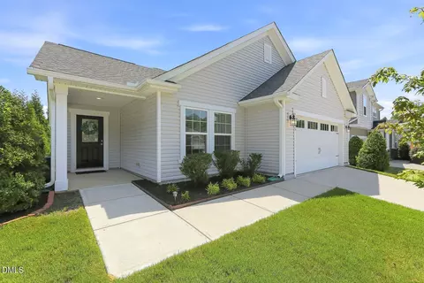 101 Autumn Crest Ln, Fuquay Varina, NC 27526