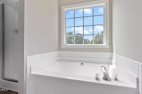 Bath - 1072 Loop Rd, Clayton, NC 27527 photo 2 of 3