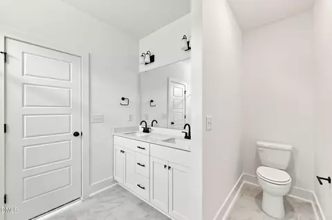 Bath - 16 Loganberry Ave, Bunnlevel, NC 28323 photo 3 of 4