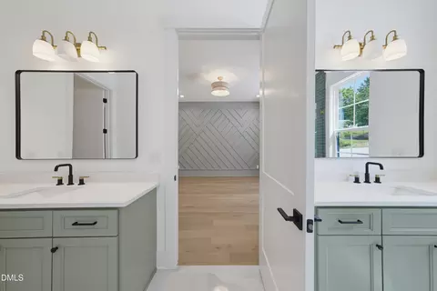 Bath - 1921 E Geer St, Durham, NC 27704 photo 3 of 7
