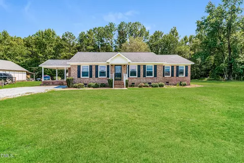 6466 Minnie Hall Rd, Roseboro, NC 28382