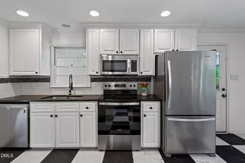 Kitchen - 6223 Dello St, Durham, NC 27712 photo 4 of 6