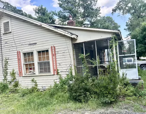 344 E Vance St, Laurinburg, NC 28352