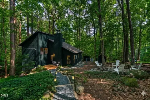 207 Holly Rdg, Chapel Hill, NC 27516