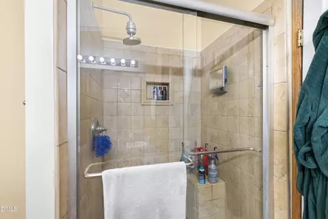 Bath - 7810 Mount Pleasant Rd, Willow Spring, NC 27592 photo 3 of 4