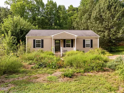 717 Scott Ct, Burlington, NC 27215