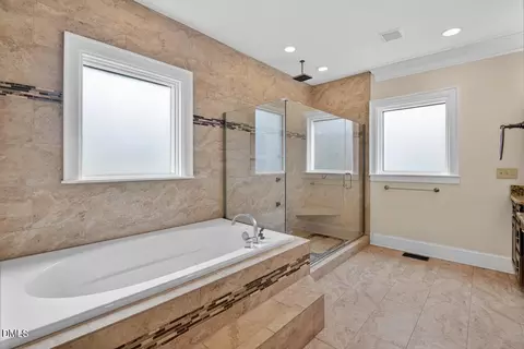 Bath - 18 Appleton Pl, Durham, NC 27705 photo 2 of 8