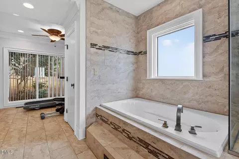 Bath - 18 Appleton Pl, Durham, NC 27705 photo 6 of 8