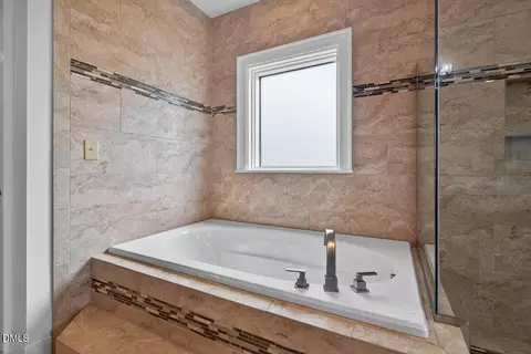 Bath - 18 Appleton Pl, Durham, NC 27705 photo 5 of 8