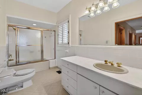Bath - 18 Appleton Pl, Durham, NC 27705 photo 8 of 8