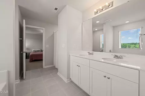 Bath - 605 Spellbrook Rd, Zebulon, NC 27597 photo 1 of 5