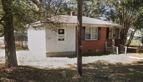 606 S Patterson St, Maxton, NC 28364