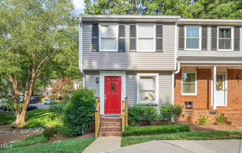 7713 Kingsberry Ct, Raleigh, NC 27615