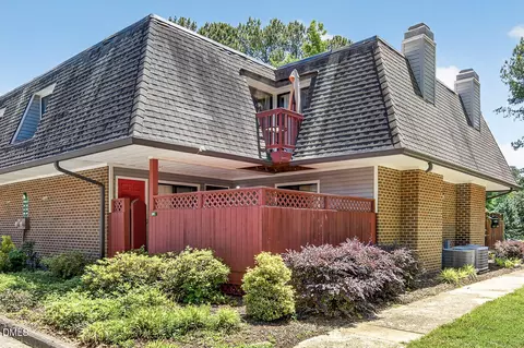 208 Finley Forest Dr, Chapel Hill, NC 27517