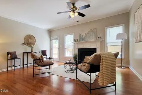 1047 Mica Lamp Ct, Apex, NC 27502