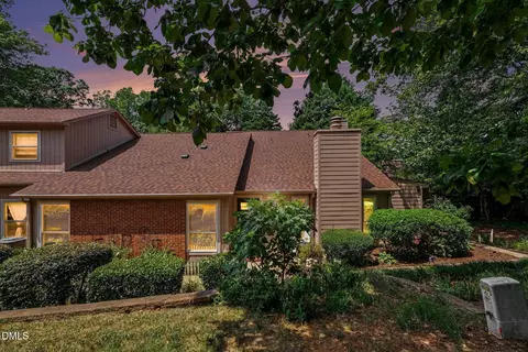 110 Twin Oaks Pl, Cary, NC 27511