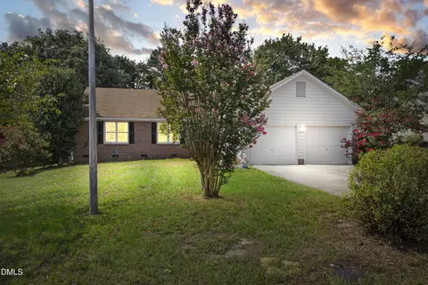 5804 Bear Creek Cir, Fayetteville, NC 28304